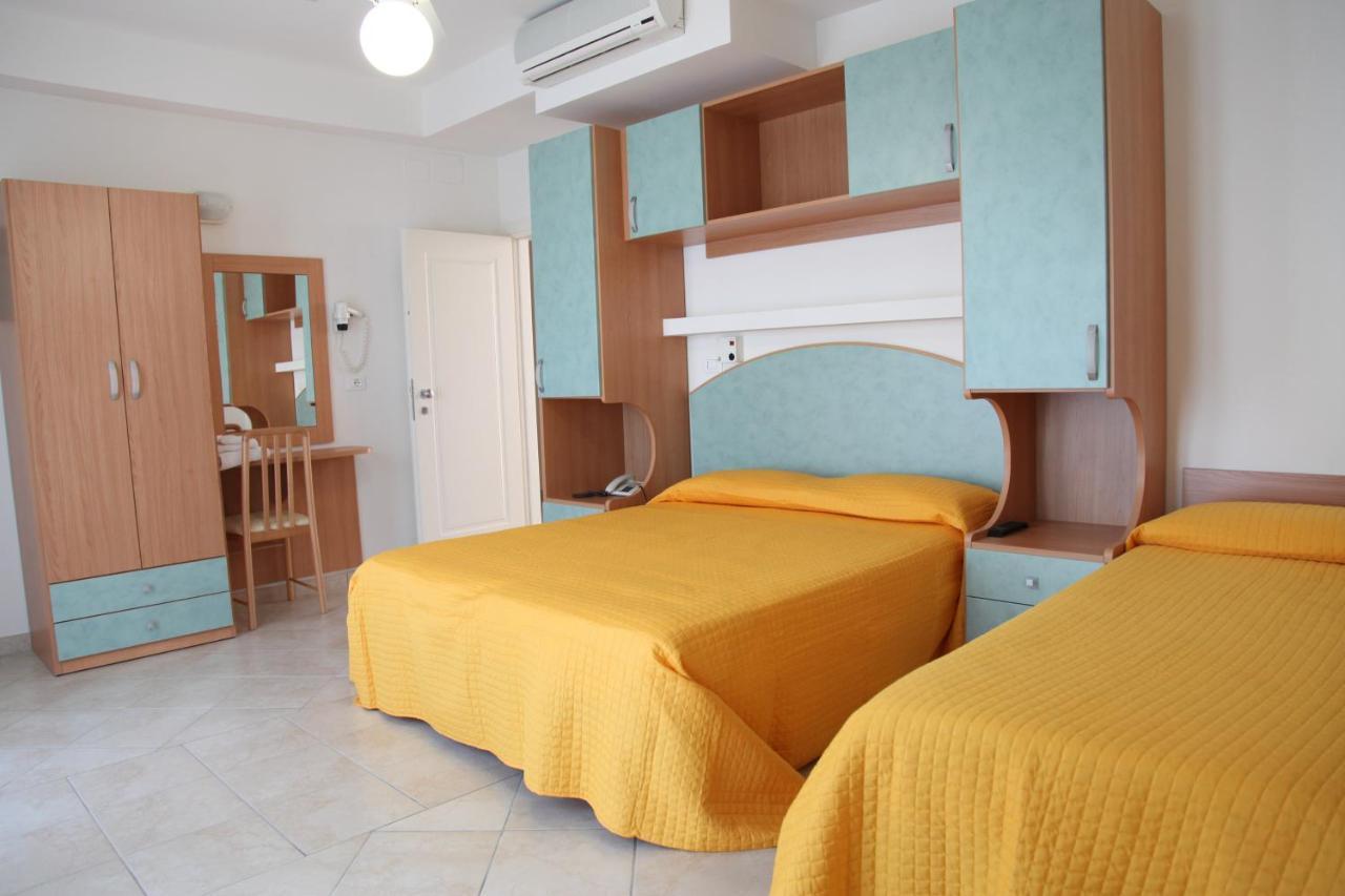 Hotel Ambra Cesenatico Esterno foto