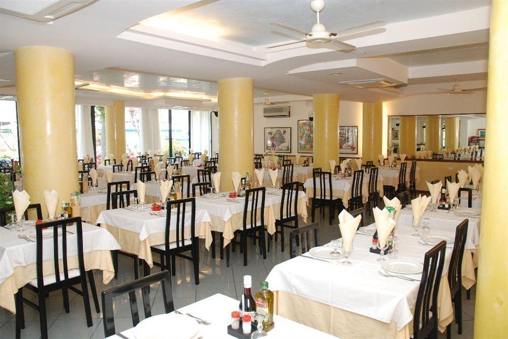 Hotel Ambra Cesenatico Esterno foto