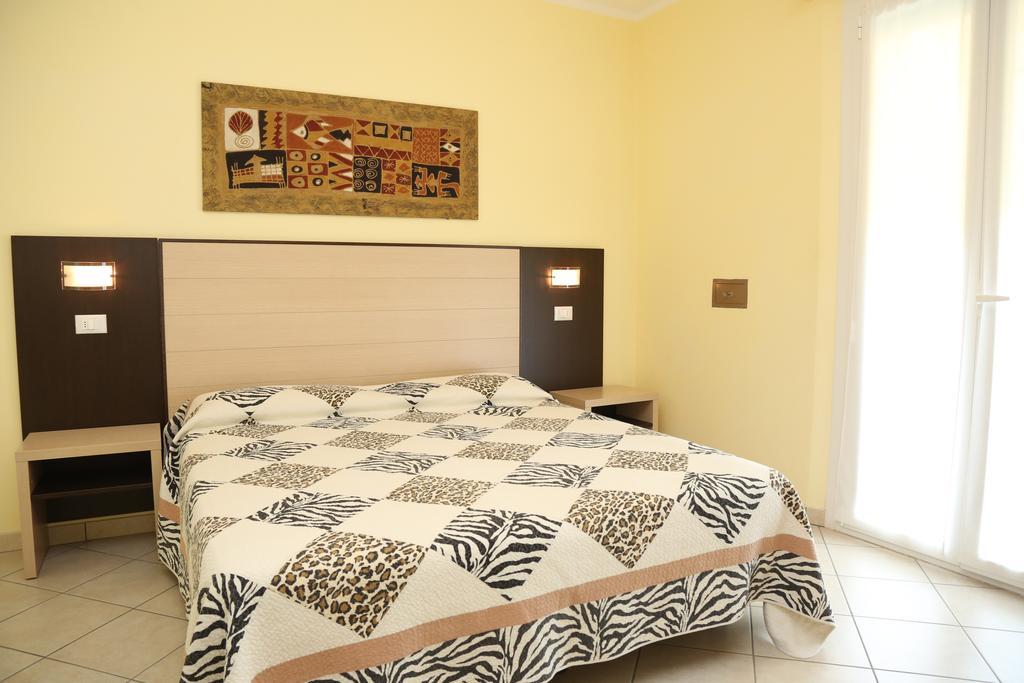 Hotel Ambra Cesenatico Esterno foto