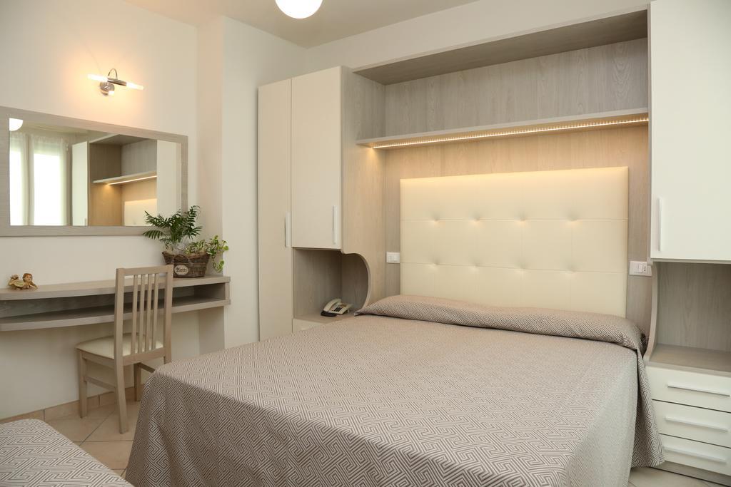 Hotel Ambra Cesenatico Esterno foto