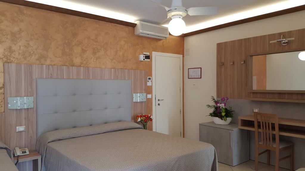 Hotel Ambra Cesenatico Esterno foto