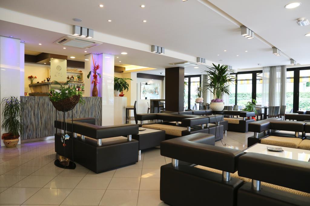 Hotel Ambra Cesenatico Esterno foto