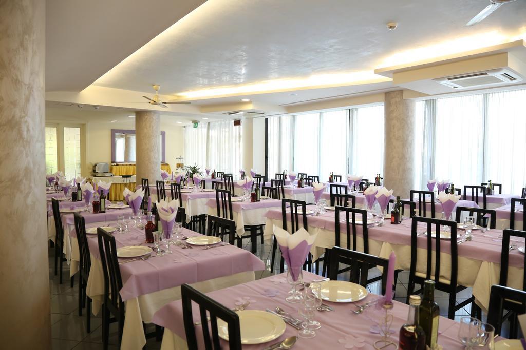 Hotel Ambra Cesenatico Esterno foto