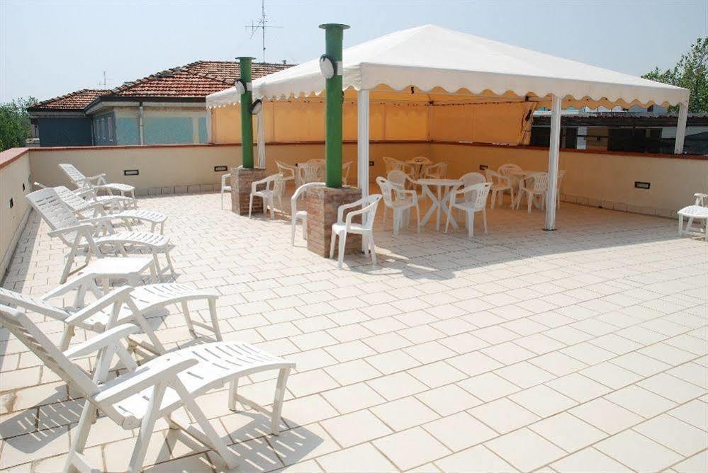 Hotel Ambra Cesenatico Esterno foto