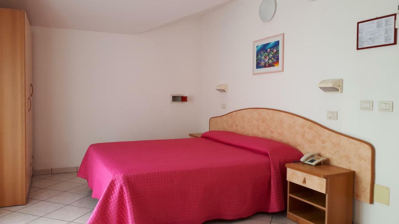 Hotel Ambra Cesenatico Esterno foto